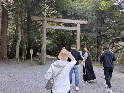 瀧原宮(皇大神宮別宮)の{uncategorized: "未分類", other: "その他", undefined: "問題あり", building: "その他建物", grave: "お墓", sacred_gate: "鳥居", guardian: "狛犬", statue: "像", buddha: "仏像", history: "歴史", nature: "自然", garden: "庭園", animal: "動物", pagoda: "塔", temizu: "手水舎", mountain_gate: "山門・神門", sanctuary: "本殿・本堂", subordinate: "末社・摂社", art: "芸術", scenery: "景色", jizo: "地蔵", ema: "絵馬", goshuin: "御朱印", omikuji: "おみくじ", items: "授与品その他", amulet: "お守り", goshuincho: "御朱印帳", eats: "食事", festival: "お祭り", votive_dance: "神楽", shichigosan: "七五三参", wedding: "結婚式", experience: "体験その他", initially: "初詣", around: "周辺", anti_infection: "感染症対策"}
