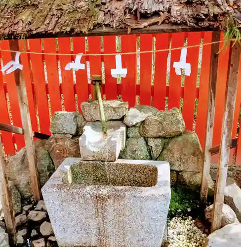 河合神社（鴨川合坐小社宅神社）の手水舎