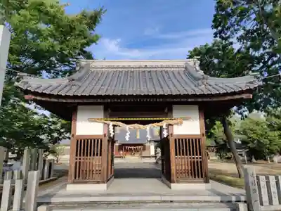 新羅神社の山門・神門