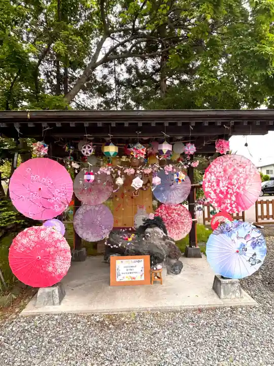 伊達神社の{uncategorized: "未分類", other: "その他", undefined: "問題あり", building: "その他建物", grave: "お墓", sacred_gate: "鳥居", guardian: "狛犬", statue: "像", buddha: "仏像", history: "歴史", nature: "自然", garden: "庭園", animal: "動物", pagoda: "塔", temizu: "手水舎", mountain_gate: "山門・神門", sanctuary: "本殿・本堂", subordinate: "末社・摂社", art: "芸術", scenery: "景色", jizo: "地蔵", ema: "絵馬", goshuin: "御朱印", omikuji: "おみくじ", items: "授与品その他", amulet: "お守り", goshuincho: "御朱印帳", eats: "食事", festival: "お祭り", votive_dance: "神楽", shichigosan: "七五三参", wedding: "結婚式", experience: "体験その他", initially: "初詣", around: "周辺", anti_infection: "感染症対策"}