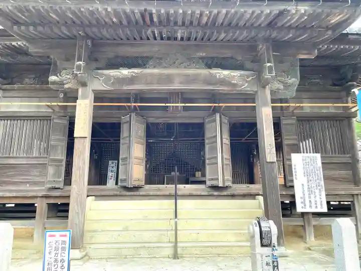 斑鳩寺の本殿・本堂