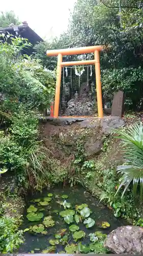 横浜御嶽神社の鳥居