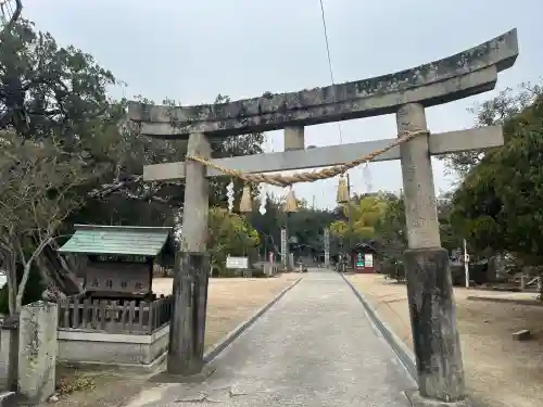 高諸神社の{uncategorized: "未分類", other: "その他", undefined: "問題あり", building: "その他建物", grave: "お墓", sacred_gate: "鳥居", guardian: "狛犬", statue: "像", buddha: "仏像", history: "歴史", nature: "自然", garden: "庭園", animal: "動物", pagoda: "塔", temizu: "手水舎", mountain_gate: "山門・神門", sanctuary: "本殿・本堂", subordinate: "末社・摂社", art: "芸術", scenery: "景色", jizo: "地蔵", ema: "絵馬", goshuin: "御朱印", omikuji: "おみくじ", items: "授与品その他", amulet: "お守り", goshuincho: "御朱印帳", eats: "食事", festival: "お祭り", votive_dance: "神楽", shichigosan: "七五三参", wedding: "結婚式", experience: "体験その他", initially: "初詣", around: "周辺", anti_infection: "感染症対策"}