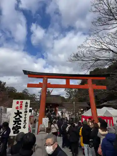 斎場所大元宮（吉田神社末社）の{uncategorized: "未分類", other: "その他", undefined: "問題あり", building: "その他建物", grave: "お墓", sacred_gate: "鳥居", guardian: "狛犬", statue: "像", buddha: "仏像", history: "歴史", nature: "自然", garden: "庭園", animal: "動物", pagoda: "塔", temizu: "手水舎", mountain_gate: "山門・神門", sanctuary: "本殿・本堂", subordinate: "末社・摂社", art: "芸術", scenery: "景色", jizo: "地蔵", ema: "絵馬", goshuin: "御朱印", omikuji: "おみくじ", items: "授与品その他", amulet: "お守り", goshuincho: "御朱印帳", eats: "食事", festival: "お祭り", votive_dance: "神楽", shichigosan: "七五三参", wedding: "結婚式", experience: "体験その他", initially: "初詣", around: "周辺", anti_infection: "感染症対策"}