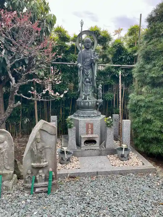 玉蔵院の{uncategorized: "未分類", other: "その他", undefined: "問題あり", building: "その他建物", grave: "お墓", sacred_gate: "鳥居", guardian: "狛犬", statue: "像", buddha: "仏像", history: "歴史", nature: "自然", garden: "庭園", animal: "動物", pagoda: "塔", temizu: "手水舎", mountain_gate: "山門・神門", sanctuary: "本殿・本堂", subordinate: "末社・摂社", art: "芸術", scenery: "景色", jizo: "地蔵", ema: "絵馬", goshuin: "御朱印", omikuji: "おみくじ", items: "授与品その他", amulet: "お守り", goshuincho: "御朱印帳", eats: "食事", festival: "お祭り", votive_dance: "神楽", shichigosan: "七五三参", wedding: "結婚式", experience: "体験その他", initially: "初詣", around: "周辺", anti_infection: "感染症対策"}