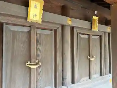河合神社（鴨川合坐小社宅神社）の{uncategorized: "未分類", other: "その他", undefined: "問題あり", building: "その他建物", grave: "お墓", sacred_gate: "鳥居", guardian: "狛犬", statue: "像", buddha: "仏像", history: "歴史", nature: "自然", garden: "庭園", animal: "動物", pagoda: "塔", temizu: "手水舎", mountain_gate: "山門・神門", sanctuary: "本殿・本堂", subordinate: "末社・摂社", art: "芸術", scenery: "景色", jizo: "地蔵", ema: "絵馬", goshuin: "御朱印", omikuji: "おみくじ", items: "授与品その他", amulet: "お守り", goshuincho: "御朱印帳", eats: "食事", festival: "お祭り", votive_dance: "神楽", shichigosan: "七五三参", wedding: "結婚式", experience: "体験その他", initially: "初詣", around: "周辺", anti_infection: "感染症対策"}