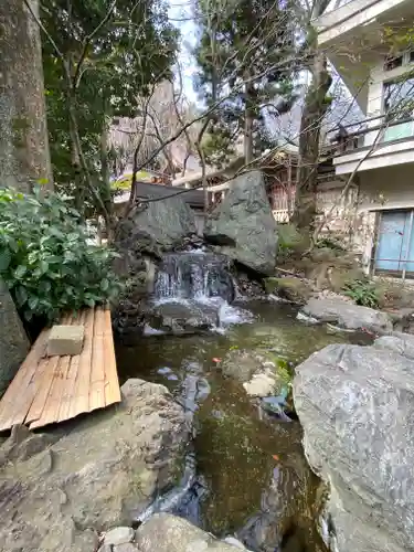 子安神社の庭園
