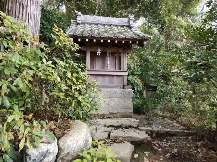 與能神社の{uncategorized: "未分類", other: "その他", undefined: "問題あり", building: "その他建物", grave: "お墓", sacred_gate: "鳥居", guardian: "狛犬", statue: "像", buddha: "仏像", history: "歴史", nature: "自然", garden: "庭園", animal: "動物", pagoda: "塔", temizu: "手水舎", mountain_gate: "山門・神門", sanctuary: "本殿・本堂", subordinate: "末社・摂社", art: "芸術", scenery: "景色", jizo: "地蔵", ema: "絵馬", goshuin: "御朱印", omikuji: "おみくじ", items: "授与品その他", amulet: "お守り", goshuincho: "御朱印帳", eats: "食事", festival: "お祭り", votive_dance: "神楽", shichigosan: "七五三参", wedding: "結婚式", experience: "体験その他", initially: "初詣", around: "周辺", anti_infection: "感染症対策"}
