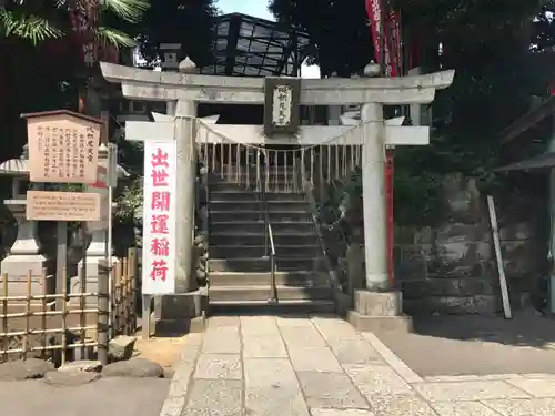 成田山新勝寺の鳥居