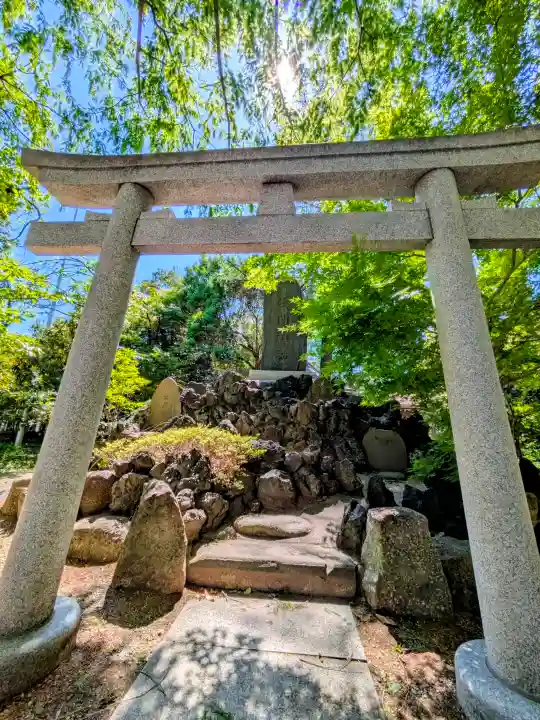 川口神社の{uncategorized: "未分類", other: "その他", undefined: "問題あり", building: "その他建物", grave: "お墓", sacred_gate: "鳥居", guardian: "狛犬", statue: "像", buddha: "仏像", history: "歴史", nature: "自然", garden: "庭園", animal: "動物", pagoda: "塔", temizu: "手水舎", mountain_gate: "山門・神門", sanctuary: "本殿・本堂", subordinate: "末社・摂社", art: "芸術", scenery: "景色", jizo: "地蔵", ema: "絵馬", goshuin: "御朱印", omikuji: "おみくじ", items: "授与品その他", amulet: "お守り", goshuincho: "御朱印帳", eats: "食事", festival: "お祭り", votive_dance: "神楽", shichigosan: "七五三参", wedding: "結婚式", experience: "体験その他", initially: "初詣", around: "周辺", anti_infection: "感染症対策"}