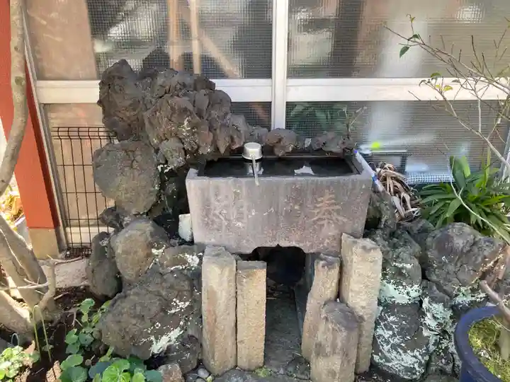 白赤稲荷神社の手水舎