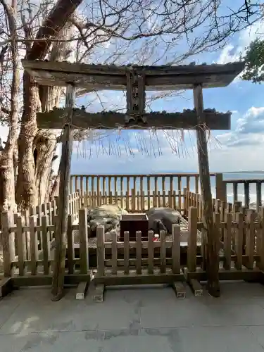 志賀海神社の{uncategorized: "未分類", other: "その他", undefined: "問題あり", building: "その他建物", grave: "お墓", sacred_gate: "鳥居", guardian: "狛犬", statue: "像", buddha: "仏像", history: "歴史", nature: "自然", garden: "庭園", animal: "動物", pagoda: "塔", temizu: "手水舎", mountain_gate: "山門・神門", sanctuary: "本殿・本堂", subordinate: "末社・摂社", art: "芸術", scenery: "景色", jizo: "地蔵", ema: "絵馬", goshuin: "御朱印", omikuji: "おみくじ", items: "授与品その他", amulet: "お守り", goshuincho: "御朱印帳", eats: "食事", festival: "お祭り", votive_dance: "神楽", shichigosan: "七五三参", wedding: "結婚式", experience: "体験その他", initially: "初詣", around: "周辺", anti_infection: "感染症対策"}