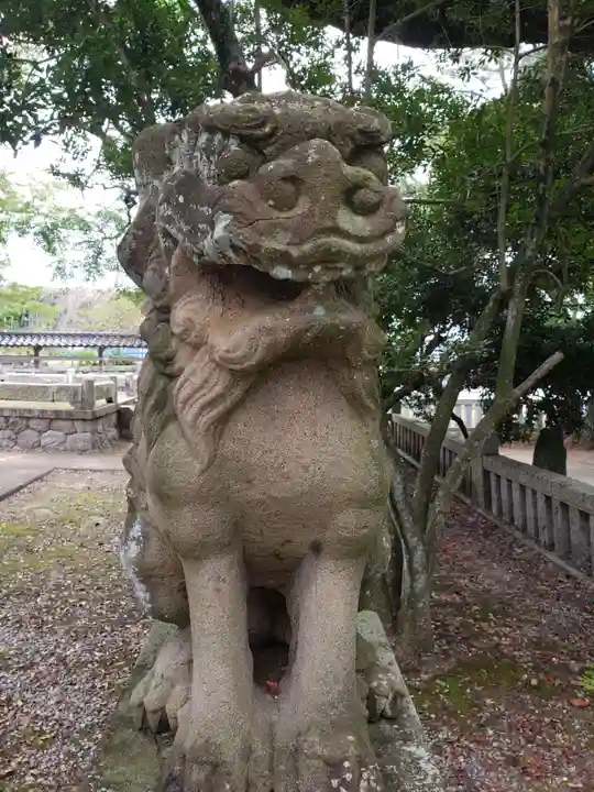 額神社の狛犬