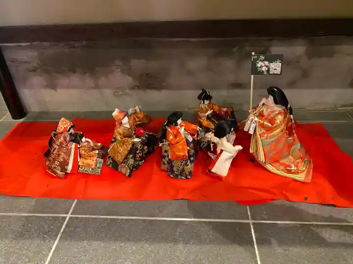 徳寿寺の{uncategorized: "未分類", other: "その他", undefined: "問題あり", building: "その他建物", grave: "お墓", sacred_gate: "鳥居", guardian: "狛犬", statue: "像", buddha: "仏像", history: "歴史", nature: "自然", garden: "庭園", animal: "動物", pagoda: "塔", temizu: "手水舎", mountain_gate: "山門・神門", sanctuary: "本殿・本堂", subordinate: "末社・摂社", art: "芸術", scenery: "景色", jizo: "地蔵", ema: "絵馬", goshuin: "御朱印", omikuji: "おみくじ", items: "授与品その他", amulet: "お守り", goshuincho: "御朱印帳", eats: "食事", festival: "お祭り", votive_dance: "神楽", shichigosan: "七五三参", wedding: "結婚式", experience: "体験その他", initially: "初詣", around: "周辺", anti_infection: "感染症対策"}