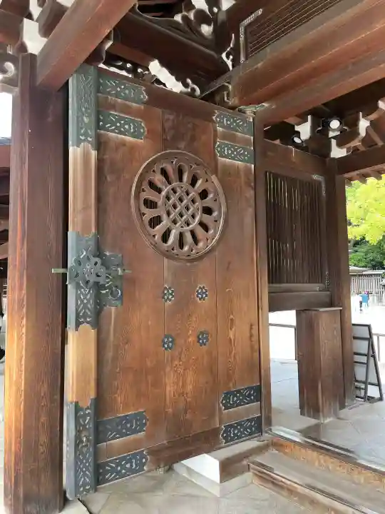 明治神宮の{uncategorized: "未分類", other: "その他", undefined: "問題あり", building: "その他建物", grave: "お墓", sacred_gate: "鳥居", guardian: "狛犬", statue: "像", buddha: "仏像", history: "歴史", nature: "自然", garden: "庭園", animal: "動物", pagoda: "塔", temizu: "手水舎", mountain_gate: "山門・神門", sanctuary: "本殿・本堂", subordinate: "末社・摂社", art: "芸術", scenery: "景色", jizo: "地蔵", ema: "絵馬", goshuin: "御朱印", omikuji: "おみくじ", items: "授与品その他", amulet: "お守り", goshuincho: "御朱印帳", eats: "食事", festival: "お祭り", votive_dance: "神楽", shichigosan: "七五三参", wedding: "結婚式", experience: "体験その他", initially: "初詣", around: "周辺", anti_infection: "感染症対策"}