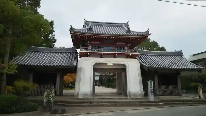 温泉山 安楽寺(四国霊場第六番札所)の山門