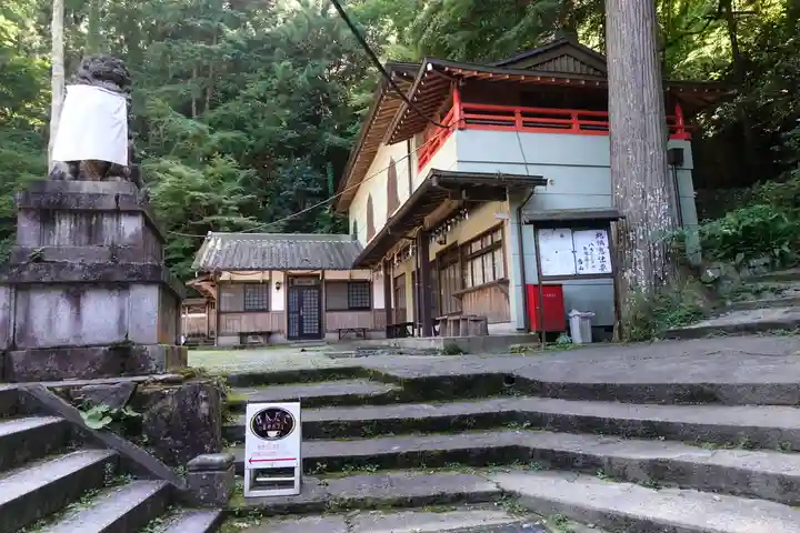 本瀧寺の本殿・本堂