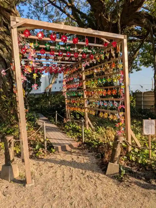 野島神社の{uncategorized: "未分類", other: "その他", undefined: "問題あり", building: "その他建物", grave: "お墓", sacred_gate: "鳥居", guardian: "狛犬", statue: "像", buddha: "仏像", history: "歴史", nature: "自然", garden: "庭園", animal: "動物", pagoda: "塔", temizu: "手水舎", mountain_gate: "山門・神門", sanctuary: "本殿・本堂", subordinate: "末社・摂社", art: "芸術", scenery: "景色", jizo: "地蔵", ema: "絵馬", goshuin: "御朱印", omikuji: "おみくじ", items: "授与品その他", amulet: "お守り", goshuincho: "御朱印帳", eats: "食事", festival: "お祭り", votive_dance: "神楽", shichigosan: "七五三参", wedding: "結婚式", experience: "体験その他", initially: "初詣", around: "周辺", anti_infection: "感染症対策"}