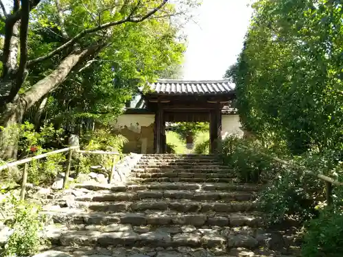 白毫寺の山門