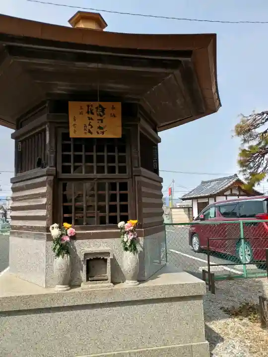 源蔵寺の{uncategorized: "未分類", other: "その他", undefined: "問題あり", building: "その他建物", grave: "お墓", sacred_gate: "鳥居", guardian: "狛犬", statue: "像", buddha: "仏像", history: "歴史", nature: "自然", garden: "庭園", animal: "動物", pagoda: "塔", temizu: "手水舎", mountain_gate: "山門・神門", sanctuary: "本殿・本堂", subordinate: "末社・摂社", art: "芸術", scenery: "景色", jizo: "地蔵", ema: "絵馬", goshuin: "御朱印", omikuji: "おみくじ", items: "授与品その他", amulet: "お守り", goshuincho: "御朱印帳", eats: "食事", festival: "お祭り", votive_dance: "神楽", shichigosan: "七五三参", wedding: "結婚式", experience: "体験その他", initially: "初詣", around: "周辺", anti_infection: "感染症対策"}