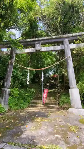 岩戸神社の{uncategorized: "未分類", other: "その他", undefined: "問題あり", building: "その他建物", grave: "お墓", sacred_gate: "鳥居", guardian: "狛犬", statue: "像", buddha: "仏像", history: "歴史", nature: "自然", garden: "庭園", animal: "動物", pagoda: "塔", temizu: "手水舎", mountain_gate: "山門・神門", sanctuary: "本殿・本堂", subordinate: "末社・摂社", art: "芸術", scenery: "景色", jizo: "地蔵", ema: "絵馬", goshuin: "御朱印", omikuji: "おみくじ", items: "授与品その他", amulet: "お守り", goshuincho: "御朱印帳", eats: "食事", festival: "お祭り", votive_dance: "神楽", shichigosan: "七五三参", wedding: "結婚式", experience: "体験その他", initially: "初詣", around: "周辺", anti_infection: "感染症対策"}