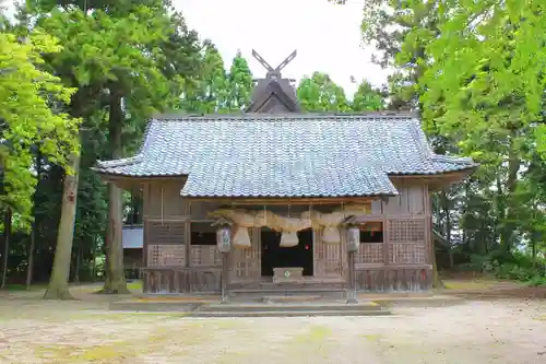 六所神社の本殿