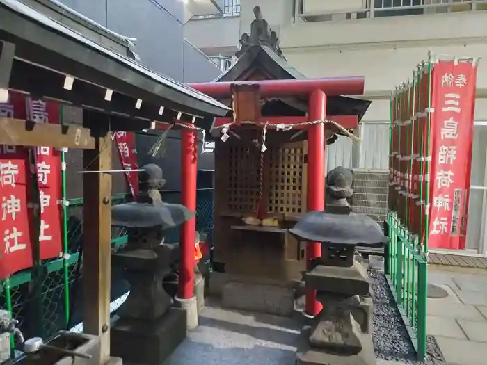 三島稲荷神社の本殿