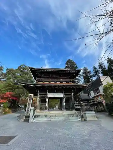 華厳寺の山門