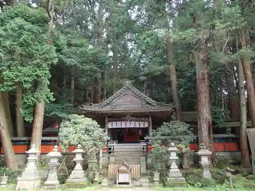 都祁山口神社の本殿