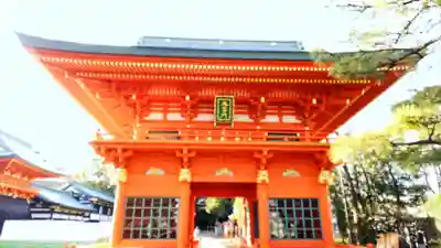 穴八幡宮の山門・神門