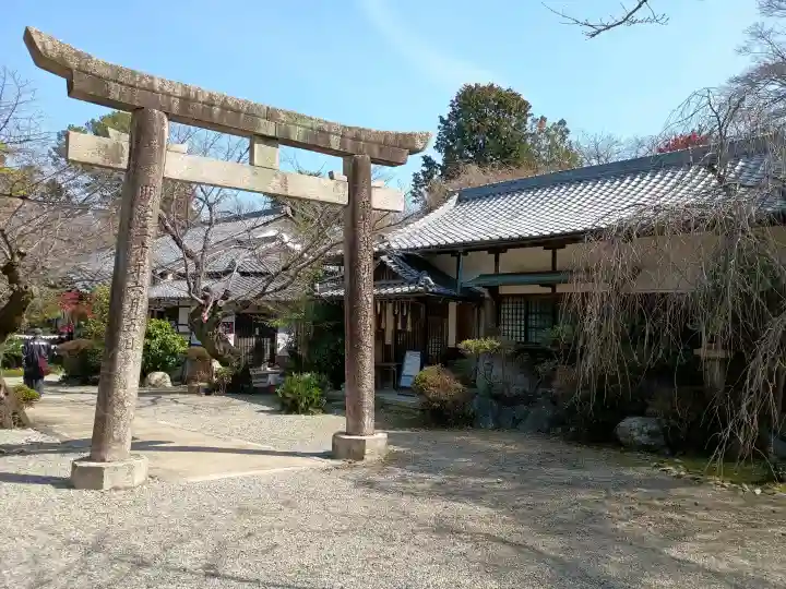 姫路神社の{uncategorized: "未分類", other: "その他", undefined: "問題あり", building: "その他建物", grave: "お墓", sacred_gate: "鳥居", guardian: "狛犬", statue: "像", buddha: "仏像", history: "歴史", nature: "自然", garden: "庭園", animal: "動物", pagoda: "塔", temizu: "手水舎", mountain_gate: "山門・神門", sanctuary: "本殿・本堂", subordinate: "末社・摂社", art: "芸術", scenery: "景色", jizo: "地蔵", ema: "絵馬", goshuin: "御朱印", omikuji: "おみくじ", items: "授与品その他", amulet: "お守り", goshuincho: "御朱印帳", eats: "食事", festival: "お祭り", votive_dance: "神楽", shichigosan: "七五三参", wedding: "結婚式", experience: "体験その他", initially: "初詣", around: "周辺", anti_infection: "感染症対策"}