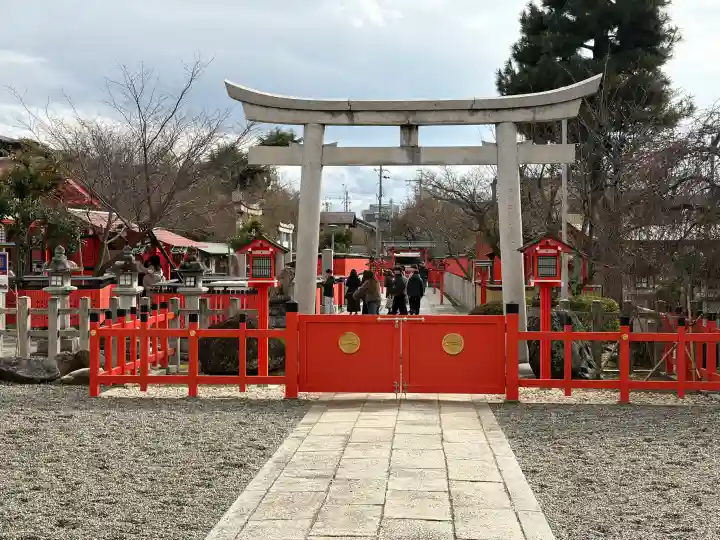 車折神社の{uncategorized: "未分類", other: "その他", undefined: "問題あり", building: "その他建物", grave: "お墓", sacred_gate: "鳥居", guardian: "狛犬", statue: "像", buddha: "仏像", history: "歴史", nature: "自然", garden: "庭園", animal: "動物", pagoda: "塔", temizu: "手水舎", mountain_gate: "山門・神門", sanctuary: "本殿・本堂", subordinate: "末社・摂社", art: "芸術", scenery: "景色", jizo: "地蔵", ema: "絵馬", goshuin: "御朱印", omikuji: "おみくじ", items: "授与品その他", amulet: "お守り", goshuincho: "御朱印帳", eats: "食事", festival: "お祭り", votive_dance: "神楽", shichigosan: "七五三参", wedding: "結婚式", experience: "体験その他", initially: "初詣", around: "周辺", anti_infection: "感染症対策"}
