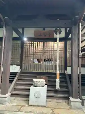 金剛寺の{uncategorized: "未分類", other: "その他", undefined: "問題あり", building: "その他建物", grave: "お墓", sacred_gate: "鳥居", guardian: "狛犬", statue: "像", buddha: "仏像", history: "歴史", nature: "自然", garden: "庭園", animal: "動物", pagoda: "塔", temizu: "手水舎", mountain_gate: "山門・神門", sanctuary: "本殿・本堂", subordinate: "末社・摂社", art: "芸術", scenery: "景色", jizo: "地蔵", ema: "絵馬", goshuin: "御朱印", omikuji: "おみくじ", items: "授与品その他", amulet: "お守り", goshuincho: "御朱印帳", eats: "食事", festival: "お祭り", votive_dance: "神楽", shichigosan: "七五三参", wedding: "結婚式", experience: "体験その他", initially: "初詣", around: "周辺", anti_infection: "感染症対策"}