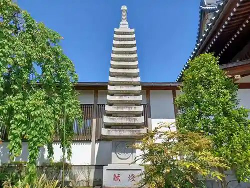 蓮光寺の塔