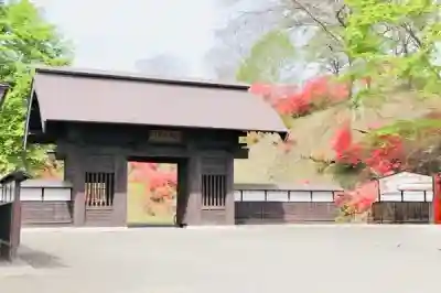 七戸神明宮の{uncategorized: "未分類", other: "その他", undefined: "問題あり", building: "その他建物", grave: "お墓", sacred_gate: "鳥居", guardian: "狛犬", statue: "像", buddha: "仏像", history: "歴史", nature: "自然", garden: "庭園", animal: "動物", pagoda: "塔", temizu: "手水舎", mountain_gate: "山門・神門", sanctuary: "本殿・本堂", subordinate: "末社・摂社", art: "芸術", scenery: "景色", jizo: "地蔵", ema: "絵馬", goshuin: "御朱印", omikuji: "おみくじ", items: "授与品その他", amulet: "お守り", goshuincho: "御朱印帳", eats: "食事", festival: "お祭り", votive_dance: "神楽", shichigosan: "七五三参", wedding: "結婚式", experience: "体験その他", initially: "初詣", around: "周辺", anti_infection: "感染症対策"}