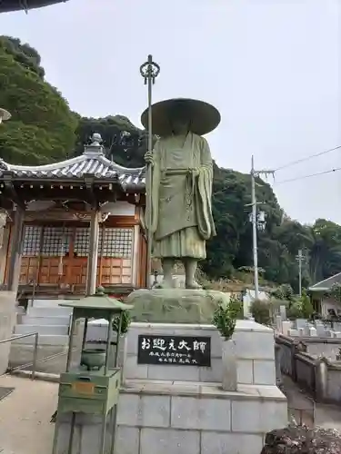 禅林寺の像