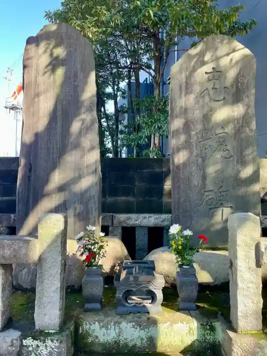 観音寺の{uncategorized: "未分類", other: "その他", undefined: "問題あり", building: "その他建物", grave: "お墓", sacred_gate: "鳥居", guardian: "狛犬", statue: "像", buddha: "仏像", history: "歴史", nature: "自然", garden: "庭園", animal: "動物", pagoda: "塔", temizu: "手水舎", mountain_gate: "山門・神門", sanctuary: "本殿・本堂", subordinate: "末社・摂社", art: "芸術", scenery: "景色", jizo: "地蔵", ema: "絵馬", goshuin: "御朱印", omikuji: "おみくじ", items: "授与品その他", amulet: "お守り", goshuincho: "御朱印帳", eats: "食事", festival: "お祭り", votive_dance: "神楽", shichigosan: "七五三参", wedding: "結婚式", experience: "体験その他", initially: "初詣", around: "周辺", anti_infection: "感染症対策"}
