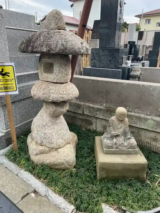 本成寺の{uncategorized: "未分類", other: "その他", undefined: "問題あり", building: "その他建物", grave: "お墓", sacred_gate: "鳥居", guardian: "狛犬", statue: "像", buddha: "仏像", history: "歴史", nature: "自然", garden: "庭園", animal: "動物", pagoda: "塔", temizu: "手水舎", mountain_gate: "山門・神門", sanctuary: "本殿・本堂", subordinate: "末社・摂社", art: "芸術", scenery: "景色", jizo: "地蔵", ema: "絵馬", goshuin: "御朱印", omikuji: "おみくじ", items: "授与品その他", amulet: "お守り", goshuincho: "御朱印帳", eats: "食事", festival: "お祭り", votive_dance: "神楽", shichigosan: "七五三参", wedding: "結婚式", experience: "体験その他", initially: "初詣", around: "周辺", anti_infection: "感染症対策"}