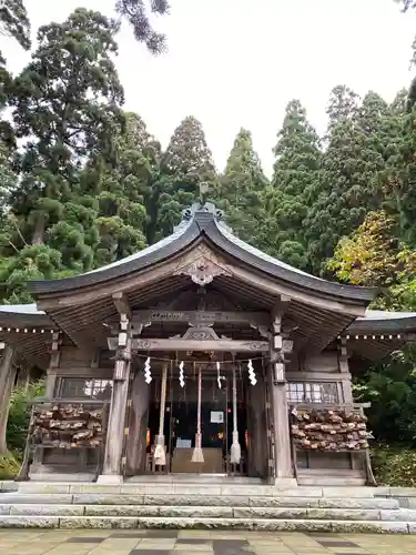 真山神社の本殿