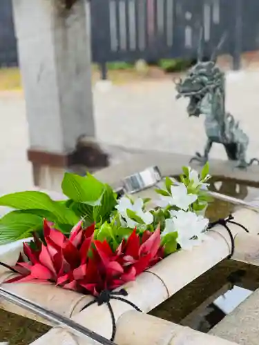 守りの神　藤基神社の手水舎