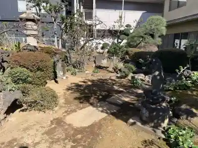 正行寺の{uncategorized: "未分類", other: "その他", undefined: "問題あり", building: "その他建物", grave: "お墓", sacred_gate: "鳥居", guardian: "狛犬", statue: "像", buddha: "仏像", history: "歴史", nature: "自然", garden: "庭園", animal: "動物", pagoda: "塔", temizu: "手水舎", mountain_gate: "山門・神門", sanctuary: "本殿・本堂", subordinate: "末社・摂社", art: "芸術", scenery: "景色", jizo: "地蔵", ema: "絵馬", goshuin: "御朱印", omikuji: "おみくじ", items: "授与品その他", amulet: "お守り", goshuincho: "御朱印帳", eats: "食事", festival: "お祭り", votive_dance: "神楽", shichigosan: "七五三参", wedding: "結婚式", experience: "体験その他", initially: "初詣", around: "周辺", anti_infection: "感染症対策"}