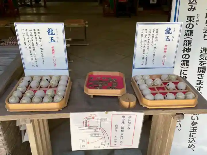 丹生川上神社(中社)の{uncategorized: "未分類", other: "その他", undefined: "問題あり", building: "その他建物", grave: "お墓", sacred_gate: "鳥居", guardian: "狛犬", statue: "像", buddha: "仏像", history: "歴史", nature: "自然", garden: "庭園", animal: "動物", pagoda: "塔", temizu: "手水舎", mountain_gate: "山門・神門", sanctuary: "本殿・本堂", subordinate: "末社・摂社", art: "芸術", scenery: "景色", jizo: "地蔵", ema: "絵馬", goshuin: "御朱印", omikuji: "おみくじ", items: "授与品その他", amulet: "お守り", goshuincho: "御朱印帳", eats: "食事", festival: "お祭り", votive_dance: "神楽", shichigosan: "七五三参", wedding: "結婚式", experience: "体験その他", initially: "初詣", around: "周辺", anti_infection: "感染症対策"}
