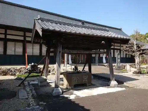 渭信寺の手水舎