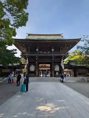 寒川神社の山門・神門