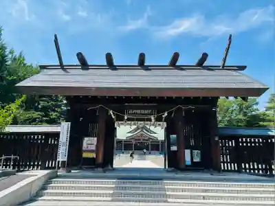 札幌護國神社の山門・神門