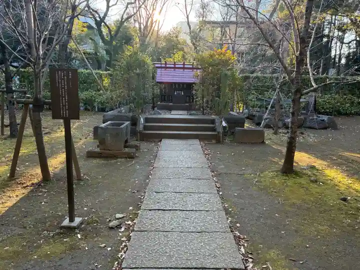 赤坂氷川神社の{uncategorized: "未分類", other: "その他", undefined: "問題あり", building: "その他建物", grave: "お墓", sacred_gate: "鳥居", guardian: "狛犬", statue: "像", buddha: "仏像", history: "歴史", nature: "自然", garden: "庭園", animal: "動物", pagoda: "塔", temizu: "手水舎", mountain_gate: "山門・神門", sanctuary: "本殿・本堂", subordinate: "末社・摂社", art: "芸術", scenery: "景色", jizo: "地蔵", ema: "絵馬", goshuin: "御朱印", omikuji: "おみくじ", items: "授与品その他", amulet: "お守り", goshuincho: "御朱印帳", eats: "食事", festival: "お祭り", votive_dance: "神楽", shichigosan: "七五三参", wedding: "結婚式", experience: "体験その他", initially: "初詣", around: "周辺", anti_infection: "感染症対策"}