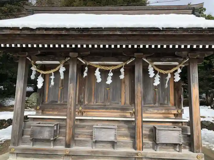 白鬚神社の{uncategorized: "未分類", other: "その他", undefined: "問題あり", building: "その他建物", grave: "お墓", sacred_gate: "鳥居", guardian: "狛犬", statue: "像", buddha: "仏像", history: "歴史", nature: "自然", garden: "庭園", animal: "動物", pagoda: "塔", temizu: "手水舎", mountain_gate: "山門・神門", sanctuary: "本殿・本堂", subordinate: "末社・摂社", art: "芸術", scenery: "景色", jizo: "地蔵", ema: "絵馬", goshuin: "御朱印", omikuji: "おみくじ", items: "授与品その他", amulet: "お守り", goshuincho: "御朱印帳", eats: "食事", festival: "お祭り", votive_dance: "神楽", shichigosan: "七五三参", wedding: "結婚式", experience: "体験その他", initially: "初詣", around: "周辺", anti_infection: "感染症対策"}