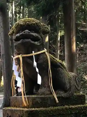 御岩神社の狛犬