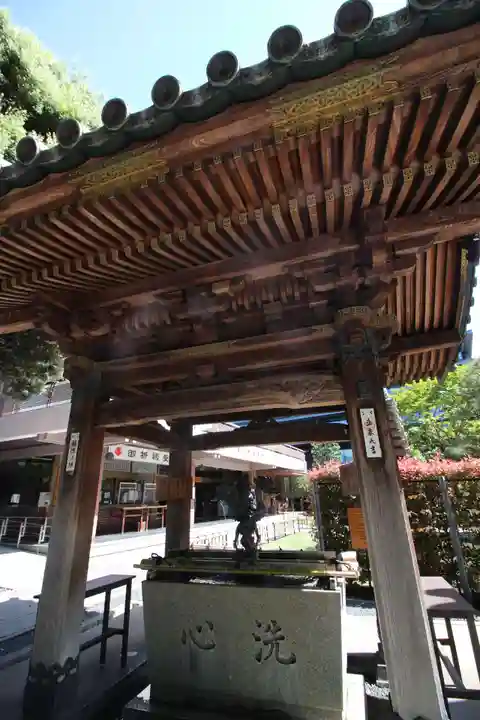 豊川稲荷東京別院の手水舎