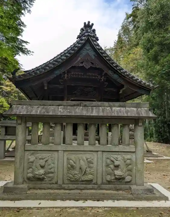 山崎神社の{uncategorized: "未分類", other: "その他", undefined: "問題あり", building: "その他建物", grave: "お墓", sacred_gate: "鳥居", guardian: "狛犬", statue: "像", buddha: "仏像", history: "歴史", nature: "自然", garden: "庭園", animal: "動物", pagoda: "塔", temizu: "手水舎", mountain_gate: "山門・神門", sanctuary: "本殿・本堂", subordinate: "末社・摂社", art: "芸術", scenery: "景色", jizo: "地蔵", ema: "絵馬", goshuin: "御朱印", omikuji: "おみくじ", items: "授与品その他", amulet: "お守り", goshuincho: "御朱印帳", eats: "食事", festival: "お祭り", votive_dance: "神楽", shichigosan: "七五三参", wedding: "結婚式", experience: "体験その他", initially: "初詣", around: "周辺", anti_infection: "感染症対策"}